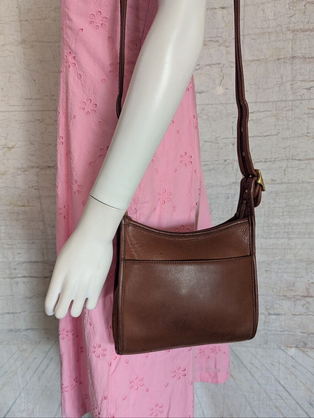 Coach style number 9887 is the Vintage. Coach Roll Bag.